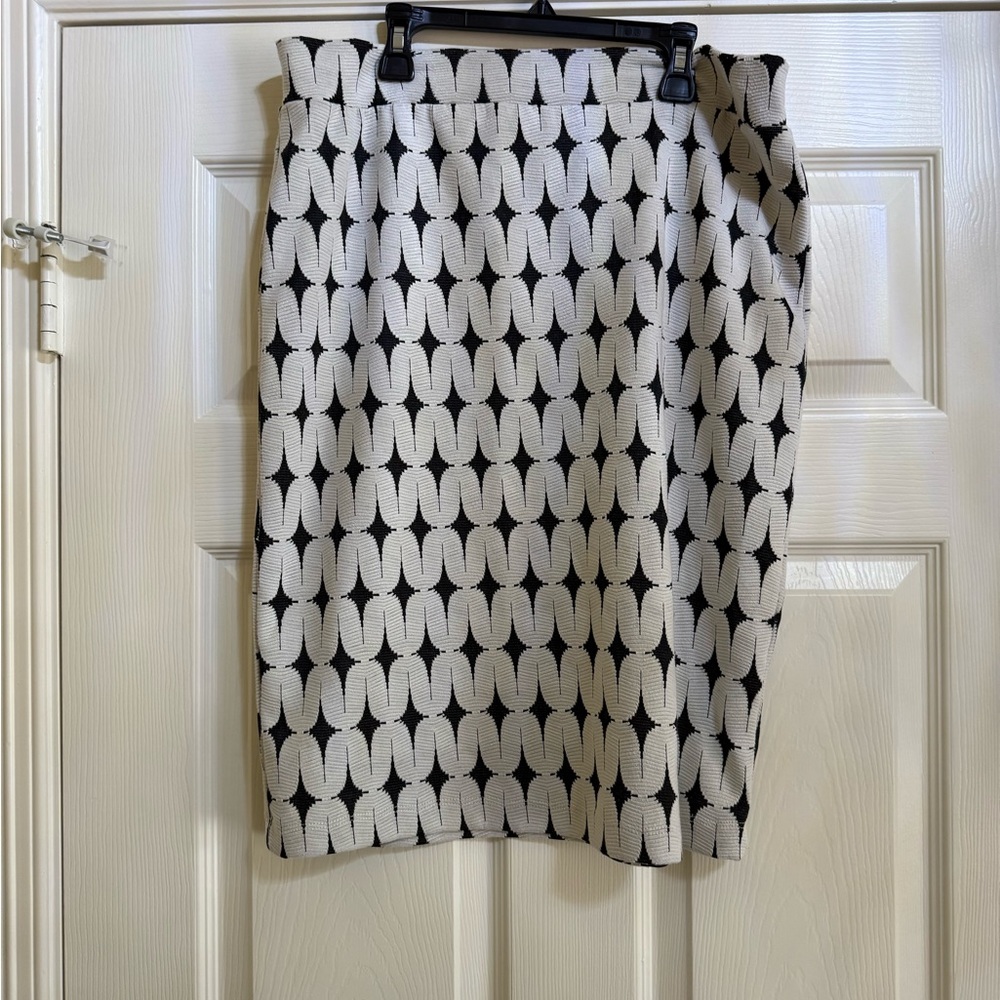 Black and White Patterned Skirt